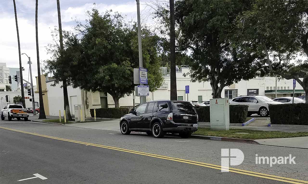 Lot 3 10th Street entryEdit Impark